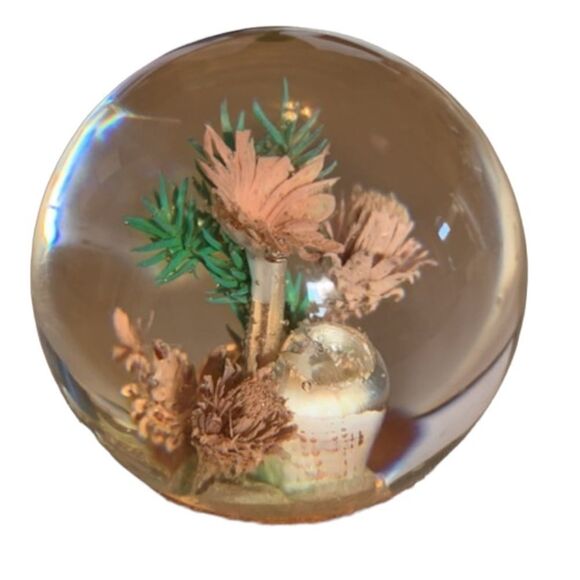 BOTANICAL Garden Vintage Lucite Paperweight 1.5” - Picture 1 of 6